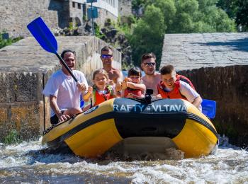 zapůjčení raftů včetně vybavení-rafty vltava Sport hotel Zátoň